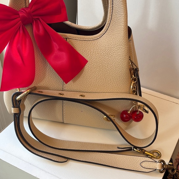 ❤️ Coach Lana 23 ❤️ - Picture 10 of 11